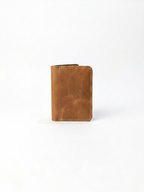 The Heritage Leather Vertical Bi-Fold Card Holder Rothko Brown